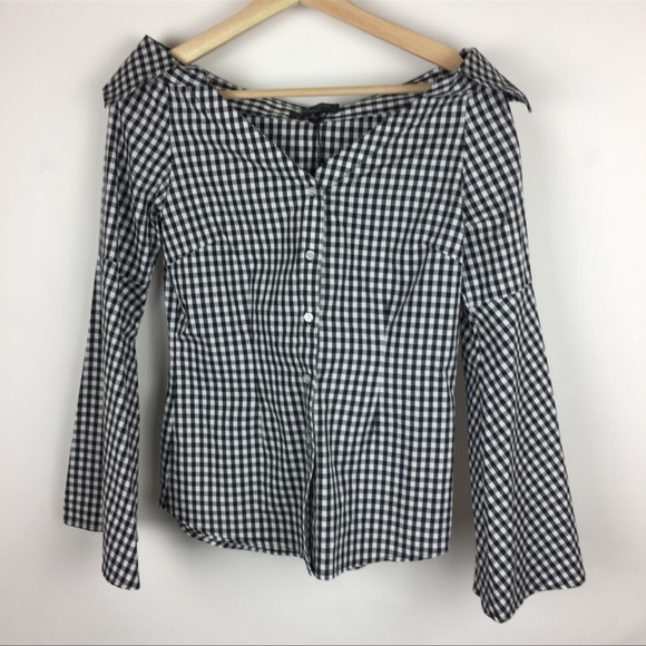 Romeo & Juliet Couture Off-the-Shoulder Spread Collar Blouse with Bell Sleeves - Picture 3 of 9